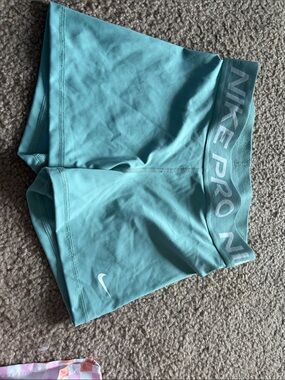 B49 Women’s Sm Nike Pro Aqua Green Performance Shorts